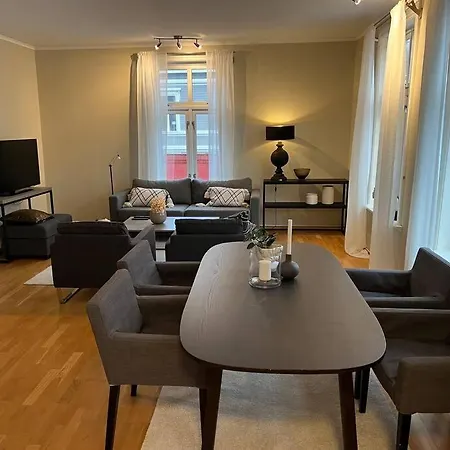Sentral Og Moderne Leilighet *