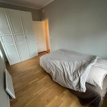 Sentral Og Moderne Leilighet Lägenhet